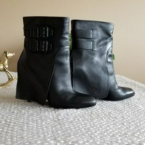 Gently used Vera Wang saddle boots